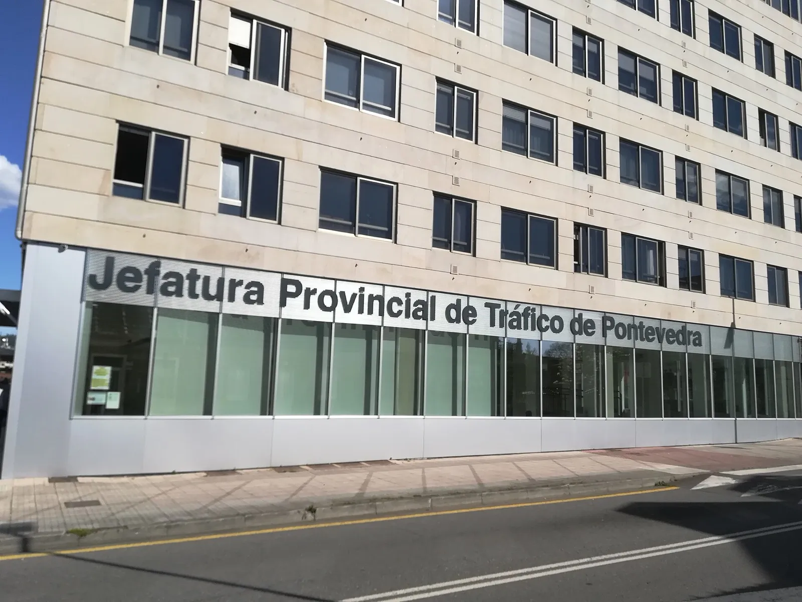 Imagen de archivo: fachada de la Jefatura Provincial de Tráfico de Pontevedra, de la DGT