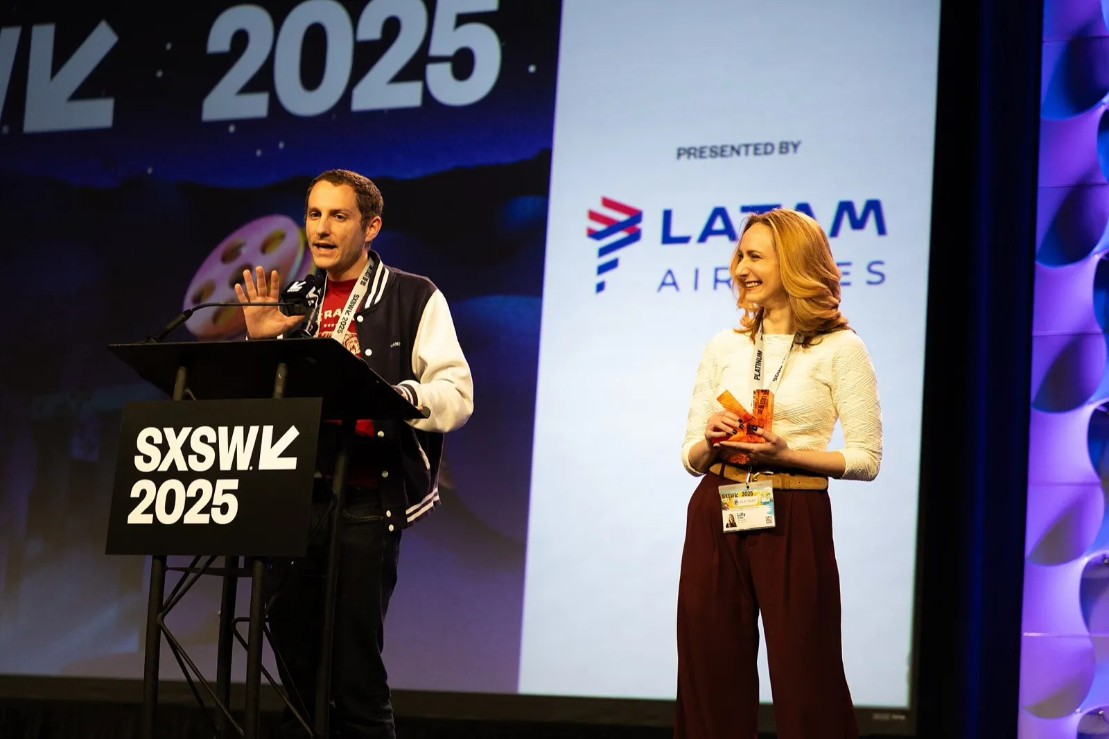 Representantes de Wandercraft, fabricante del exoesqueleto Eve, en una charla en el festival SXSW 2025